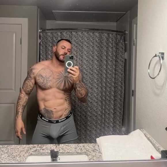 Meet your Posher, Luis - Picture 3 of 6